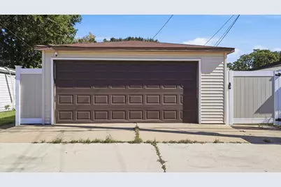 10054 S Saint Lawrence Avenue, Chicago, IL 60628 - Photo 5
