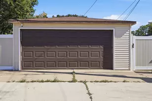 10054 S St Lawrence Ave, Chicago, IL 60628 - Photo 5