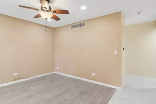 3062 Kingston Ct, Streamwood, IL 60107 - Photo 3
