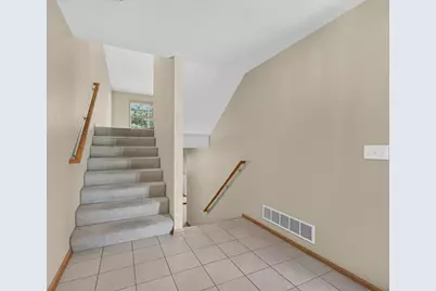 637 Southtowne Drive, Belvidere, IL 61008 - Photo 5