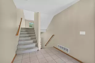 637 Southtowne Dr, Belvidere, IL 61008 - Photo 5