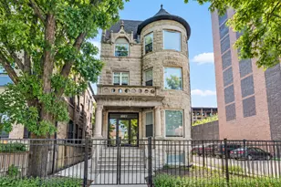 3927 N Clarendon Ave, Chicago, IL 60613 - Photo 1