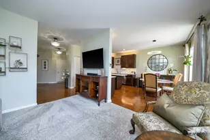 184 Birch Ln, Saint Charles, IL 60175 - Photo 5