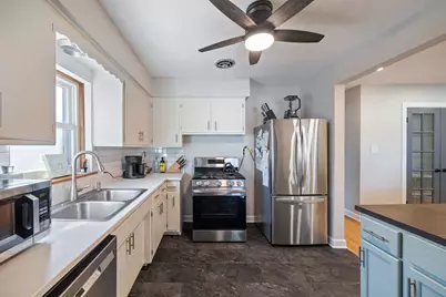 2928 W 98th Street, Evergreen Park, IL 60805 - Photo 3