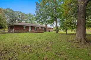 1300 Woodland Dr, Aurora, IL 60505 - Photo 25