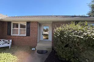 690 E Vicksburg Ct, Bourbonnais, IL 60914 - Photo 3