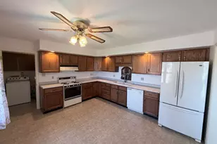 690 E Vicksburg Ct, Bourbonnais, IL 60914 - Photo 11
