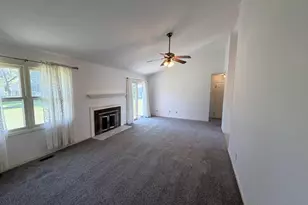 690 E Vicksburg Ct, Bourbonnais, IL 60914 - Photo 5