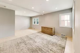 221 S Elmhurst Ave, Mount Prospect, IL 60056 - Photo 11