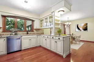 1860 Golf Dr, Naperville, IL 60565 - Photo 5