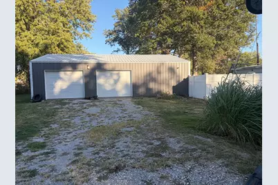 1304 Madison Avenue, Sandoval, IL 62882 - Photo 3