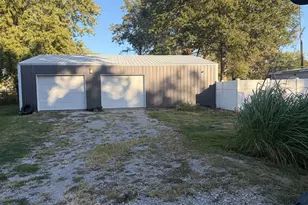 1304 Madison Ave, Sandoval, IL 62882 - Photo 3