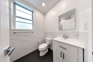 10 W Chestnut St, Chicago, IL 60610 - Photo 17
