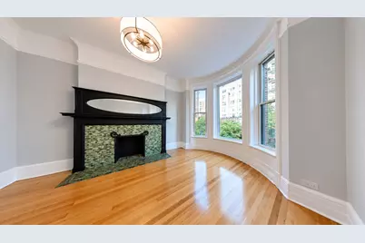 10 W Chestnut Street #4, Chicago, IL 60610 - Photo 3