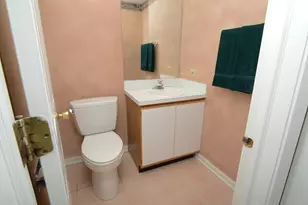 1050 Ridgefield Cir, Carol Stream, IL 60188 - Photo 11