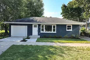 464 Trask St, Aurora, IL 60505 - Photo 1