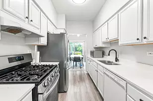 991 Sheridan Cir, Naperville, IL 60563 - Photo 7