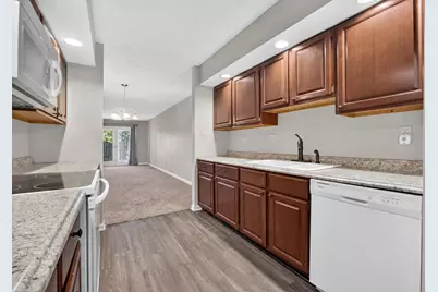 9 Meadow Trail W #9, Dekalb, IL 60115 - Photo 11