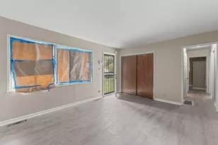 172 W 158th St, Harvey, IL 60426 - Photo 3