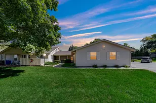 602 Devonshire Ct, McHenry, IL 60050 - Photo 1