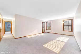 348 Essex Ct, Wood Dale, IL 60191 - Photo 5