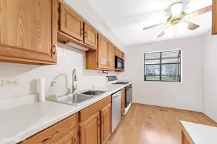 348 Essex Ct, Wood Dale, IL 60191 - Photo 9