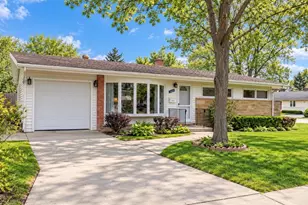 1046 Midway Rd, Northbrook, IL 60062 - Photo 1