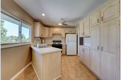 276 E Wrightwood Avenue, Glendale Heights, IL 60139 - Photo 9
