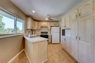 276 E Wrightwood Ave, Glendale Heights, IL 60139 - Photo 9