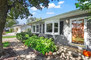 30W240 Allister Ln, Naperville, IL 60563 - Photo 3