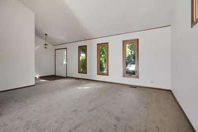 2924 Hickory Court, Woodridge, IL 60517 - Photo 3
