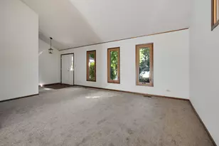2924 Hickory Ct, Woodridge, IL 60517 - Photo 3