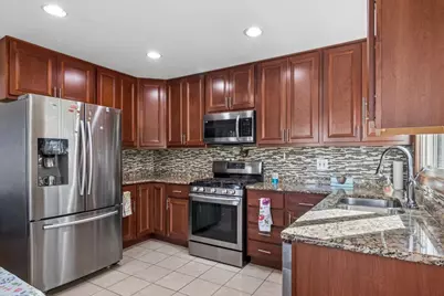 7031 W Crain Street, Niles, IL 60714 - Photo 5