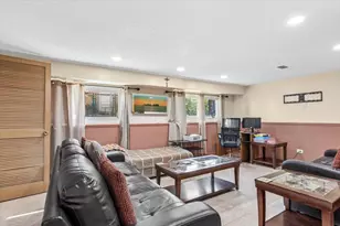7031 W Crain St, Niles, IL 60714 - Photo 9