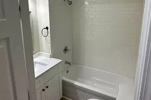2690 Crosscreek Ct, Aurora, IL 60502 - Photo 7