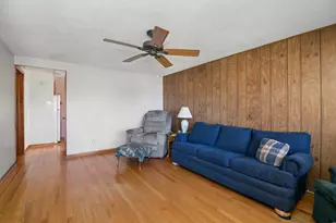 7805 Narragansett Ave, Burbank, IL 60459 - Photo 3