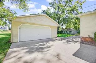 531 S 4th St, Fairbury, IL 61739 - Photo 3