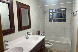 5135 Greenwood St, Skokie, IL 60077 - Photo 7