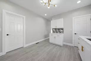 10453 S Indiana Ave, Chicago, IL 60628 - Photo 21