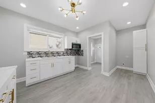 10453 S Indiana Ave, Chicago, IL 60628 - Photo 19
