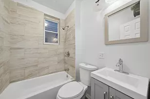 8938 S Exchange Ave, Chicago, IL 60617 - Photo 9