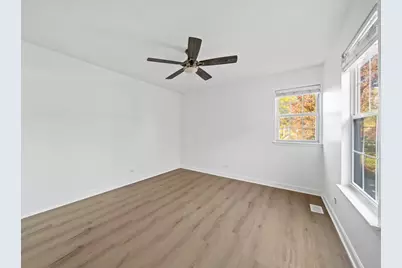 1239 S Wellington Court #1239, Buffalo Grove, IL 60089 - Photo 15