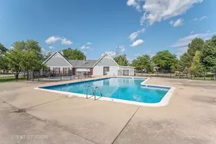 1239 S Wellington Ct, Buffalo Grove, IL 60089 - Photo 19