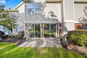 1239 S Wellington Ct, Buffalo Grove, IL 60089 - Photo 17