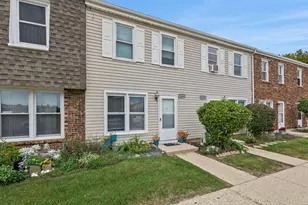 1686 Shamrock Ct, Aurora, IL 60505 - Photo 3