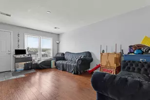1686 Shamrock Ct, Aurora, IL 60505 - Photo 5