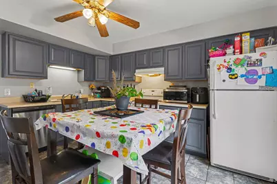 1686 Shamrock Court, Aurora, IL 60505 - Photo 9