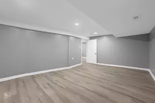 9549 S Calumet Ave, Chicago, IL 60628 - Photo 21