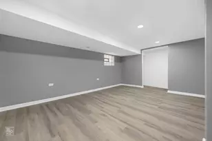 9549 S Calumet Ave, Chicago, IL 60628 - Photo 19