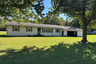 565 N 2nd St, Sheldon, IL 60966 - Photo 1
